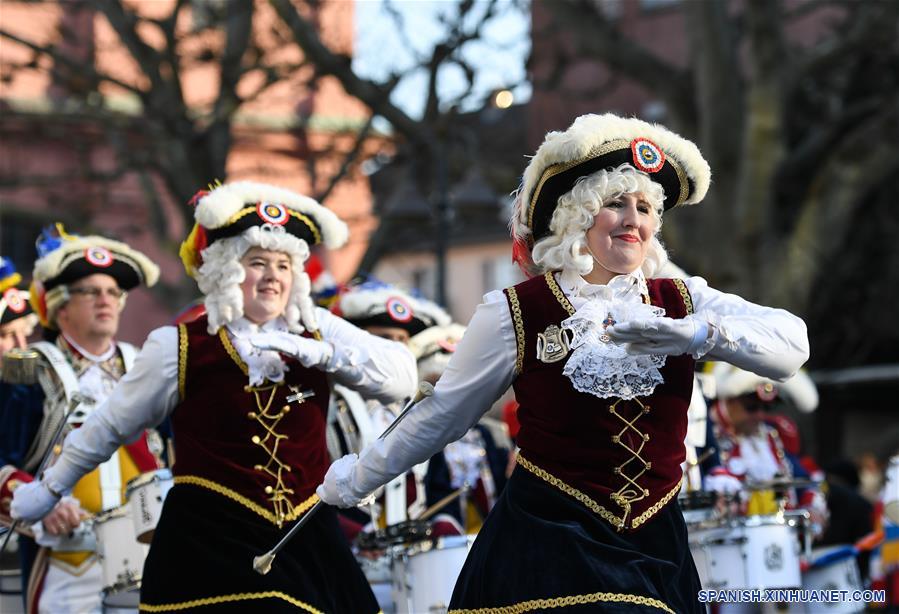 ALEMANIA-MAGUNCIA-AÑO NUEVO-DESFILE