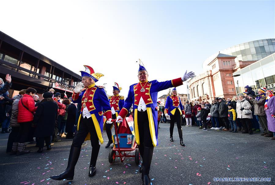 ALEMANIA-MAGUNCIA-AÑO NUEVO-DESFILE