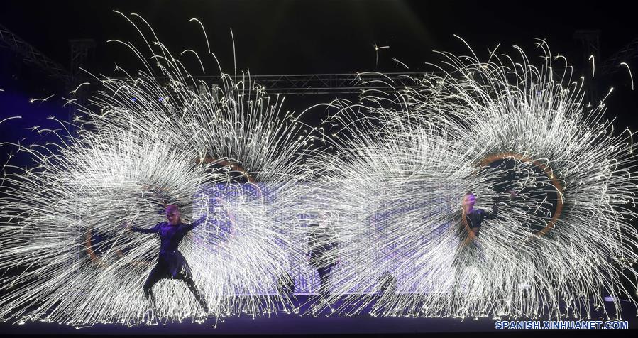 KUWAIT-GOBERNACION DE AHMADI-AÑO NUEVO-FUEGOS ARTIFICIALES