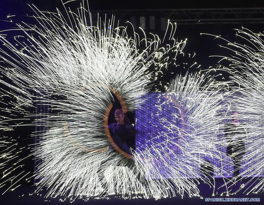 KUWAIT-GOBERNACION DE AHMADI-AÑO NUEVO-FUEGOS ARTIFICIALES