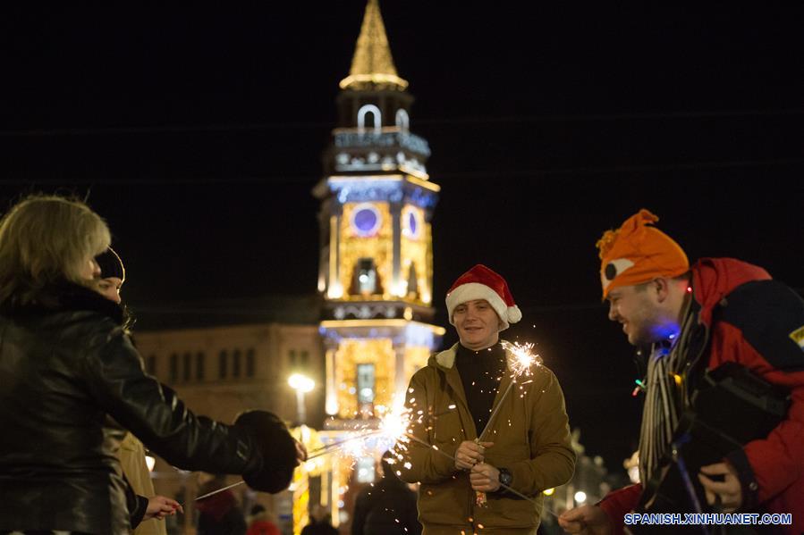 RUSIA-SAN PETERSBURGO-AÑO NUEVO-CELEBRACION