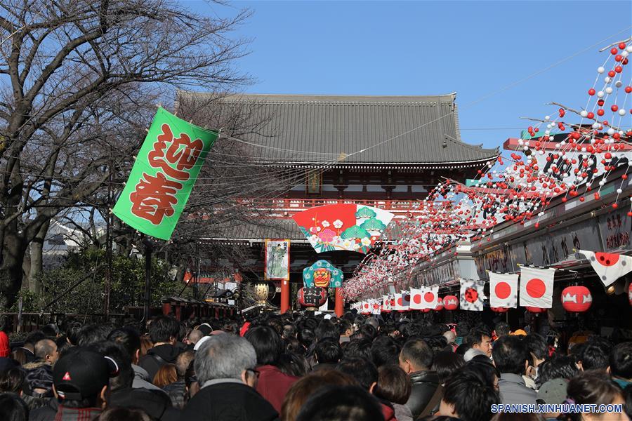 JAPON-TOKIO-AÑO NUEVO-VISITA AL TEMPLO