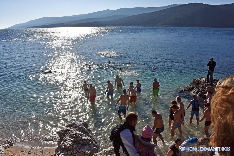 CROACIA-SIBENIK-BAÑO DE AÑO NUEVO