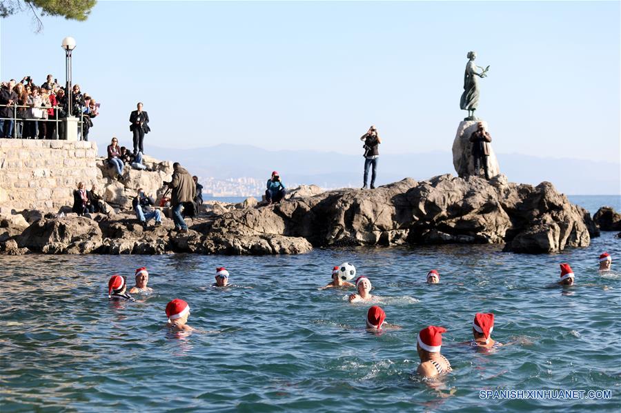 CROACIA-SIBENIK-BAÑO DE AÑO NUEVO