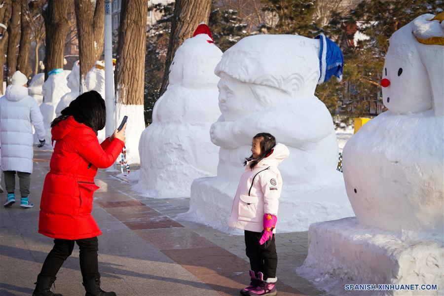 CHINA-HARBIN-MUÑECOS DE NIEVE