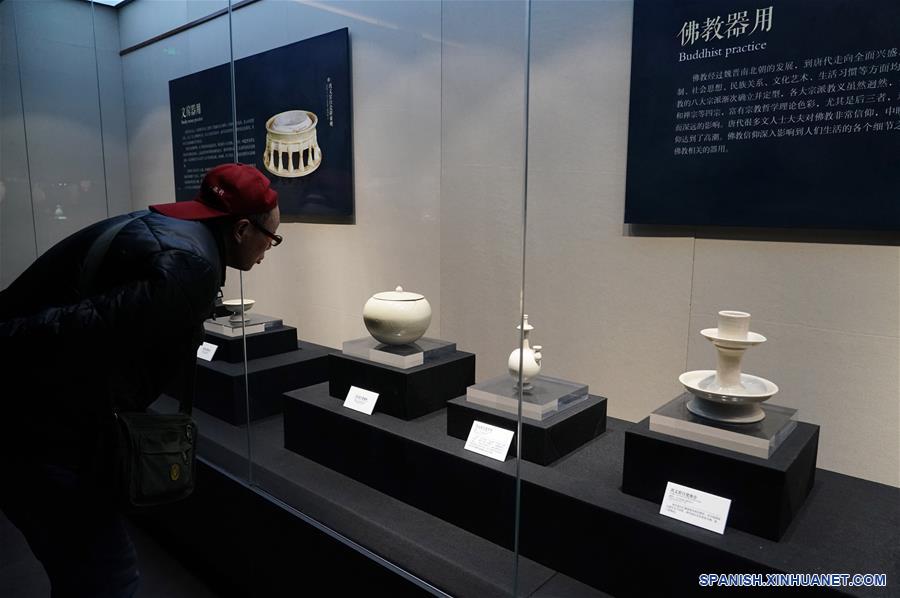 CHINA-SHAANXI-XI'AN-PORCELANA BLANCA-EXPOSICION