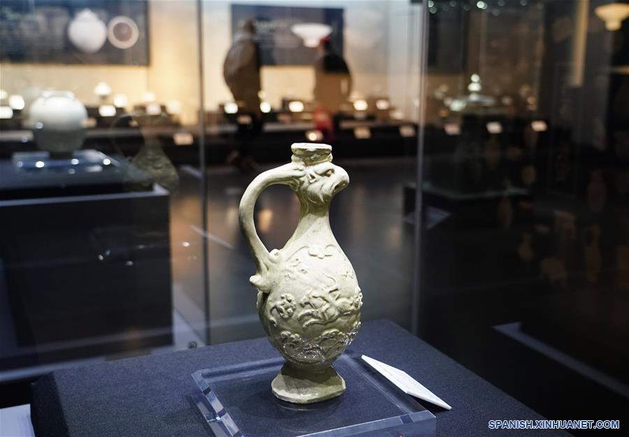 CHINA-SHAANXI-XI'AN-PORCELANA BLANCA-EXPOSICION
