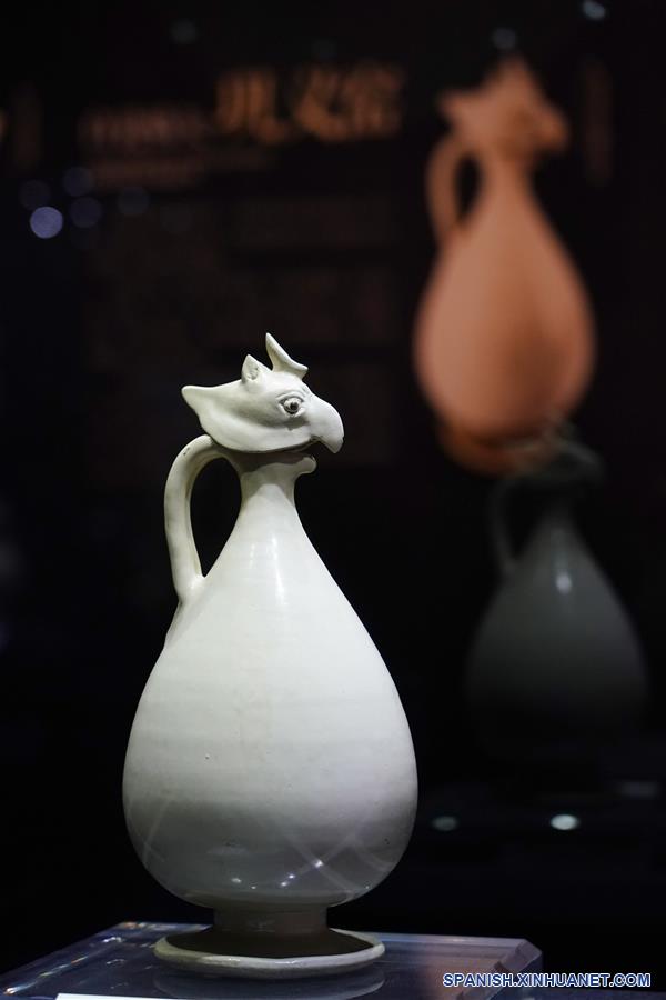 CHINA-SHAANXI-XI'AN-PORCELANA BLANCA-EXPOSICION