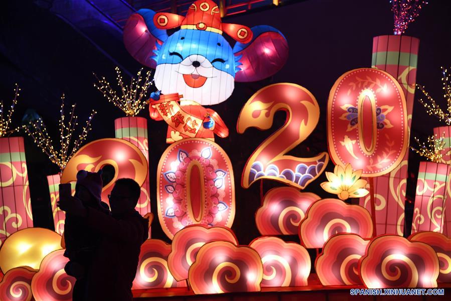 CHINA-SHANDONG-LINYI-FESTIVAL-LUCES