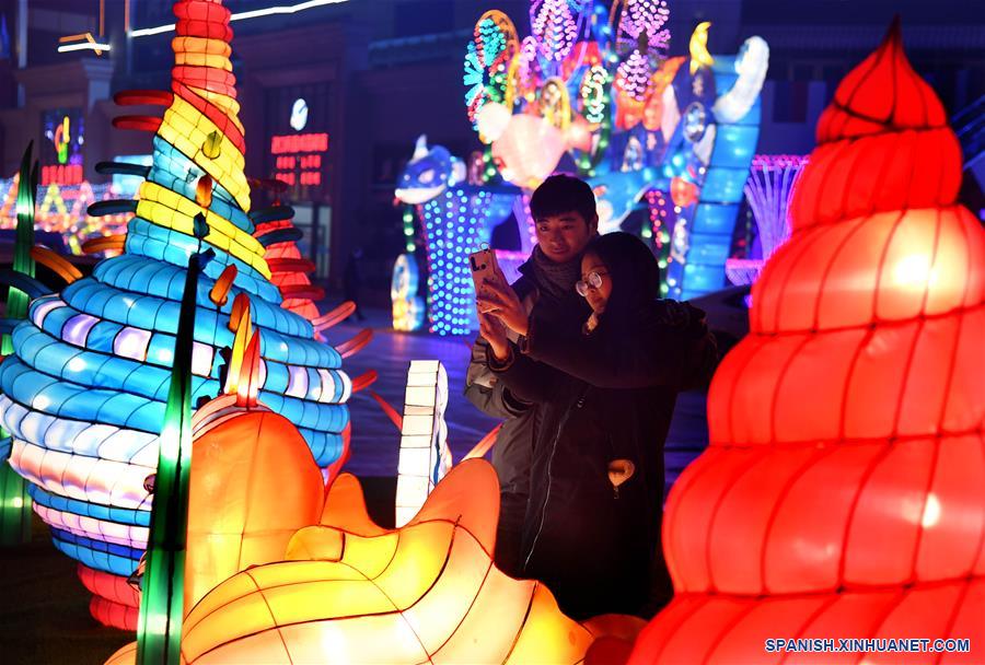 CHINA-SHANDONG-LINYI-FESTIVAL-LUCES