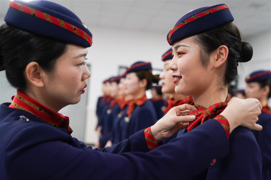 CHINA-HUBEI-AZAFATAS DE TREN BALA-ENTRENAMIENTO