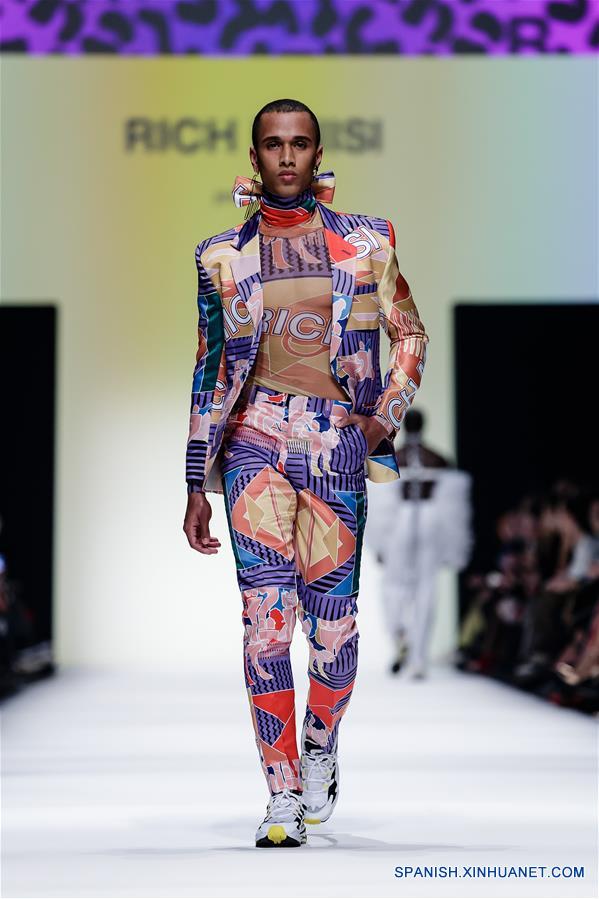 ALEMANIA-BERLIN-SEMANA DE LA MODA-MERCEDES BENZ-DISEÑADORES SUDAFRICANOS