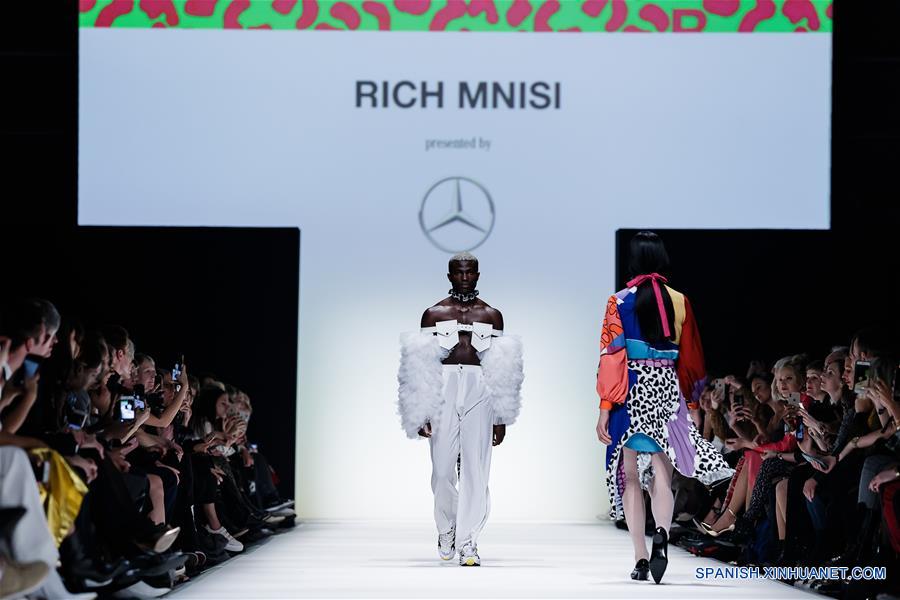 ALEMANIA-BERLIN-SEMANA DE LA MODA-MERCEDES BENZ-DISEÑADORES SUDAFRICANOS