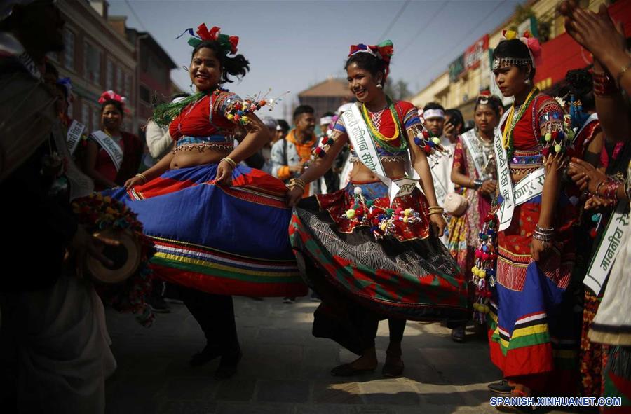 NEPAL-KATMANDU-FESTIVAL MAGHE SANKRANTI-COMUNIDAD THARU