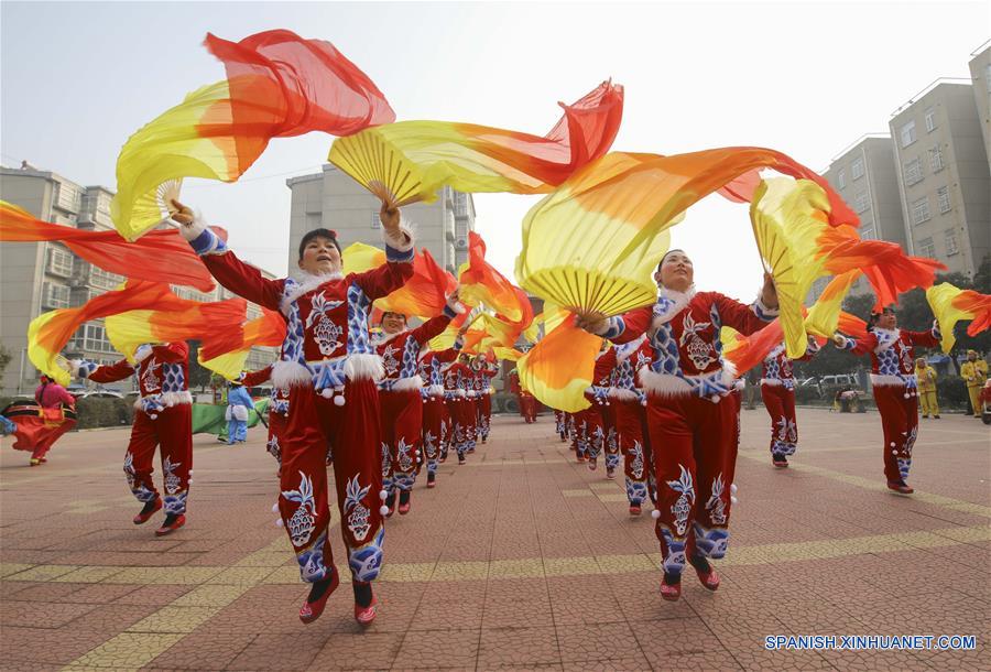 CHINA-FESTIVAL DE PRIMAVERA-ACTUACIONES TRADICIONALES