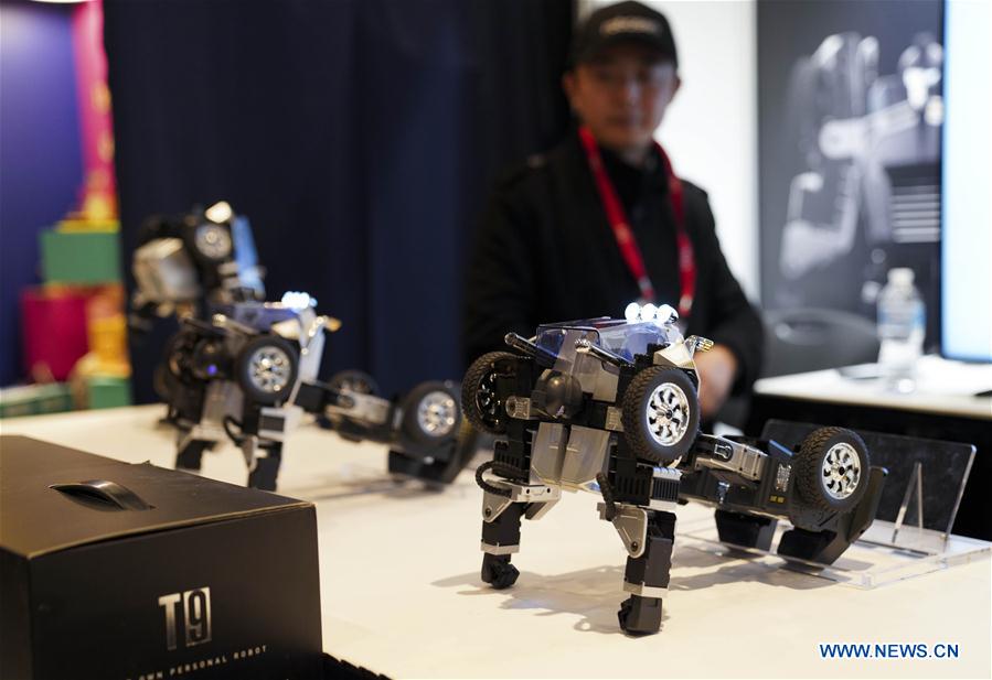 EEUU-NUEVA YORK-FERIA DEL JUGUETE-ROBOT PROGRAMABLE-TECNOLOGIA CHINA-ARRANQUE