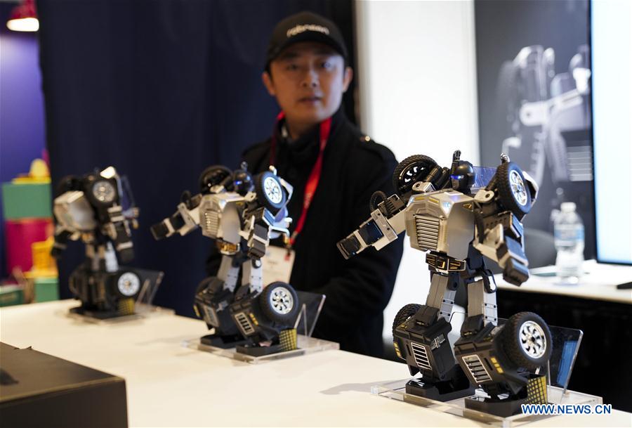 EEUU-NUEVA YORK-FERIA DEL JUGUETE-ROBOT PROGRAMABLE-TECNOLOGIA CHINA-ARRANQUE