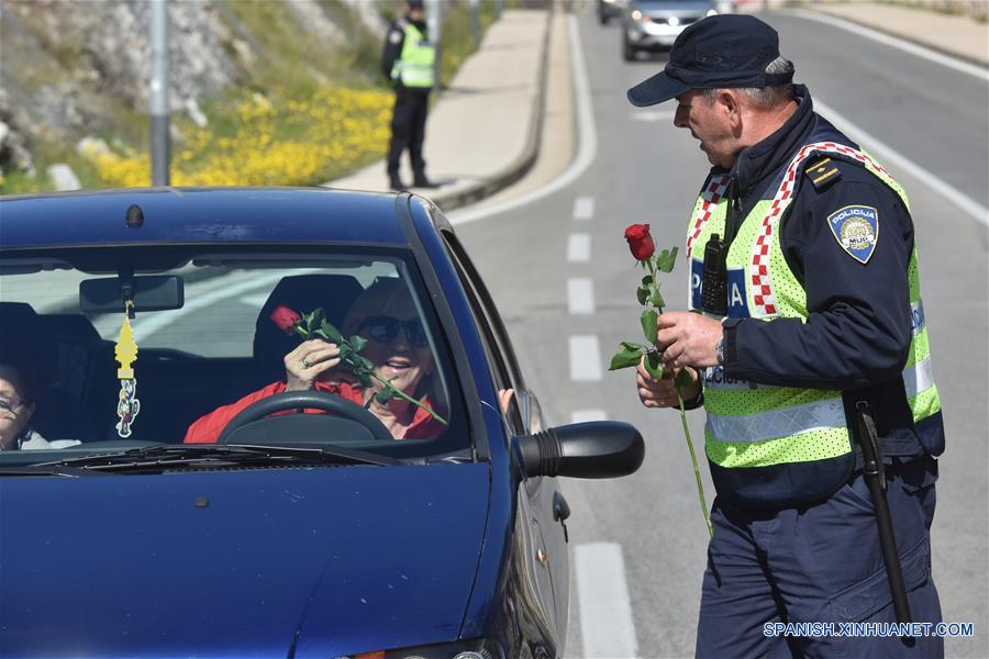 CROACIA-SIBENIK-DIA INTERNACIONAL DE LA MUJER