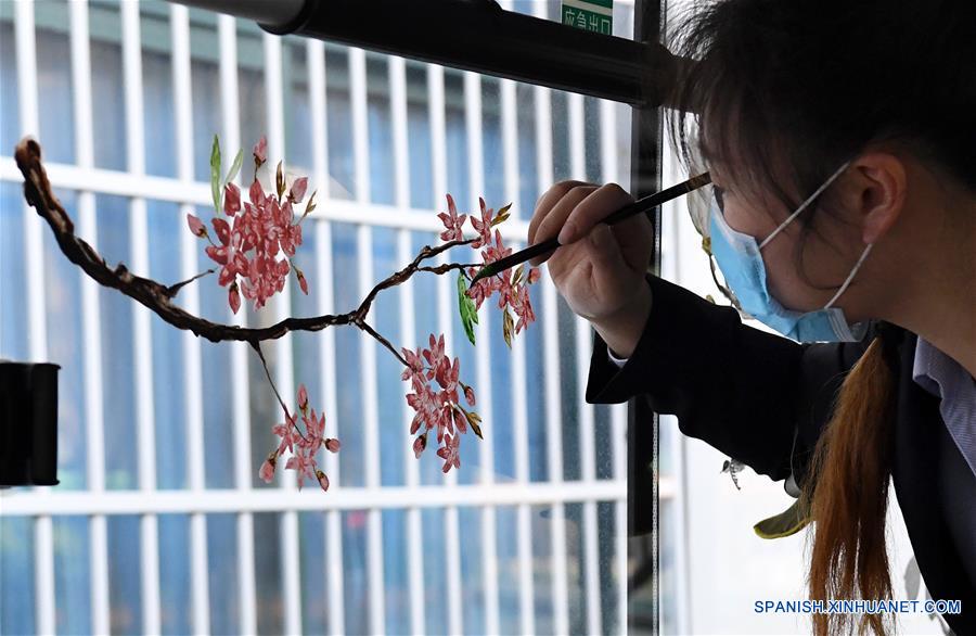 CHINA-HENAN-ZHENGZHOU-AUTOBUS-PINTURA-PRIMAVERA
