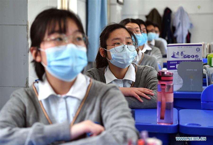 CHINA-HENAN-ZHENGZHOU-ESTUDIANTES DE PREPARATORIA-REGRESO A LA ESCUELA