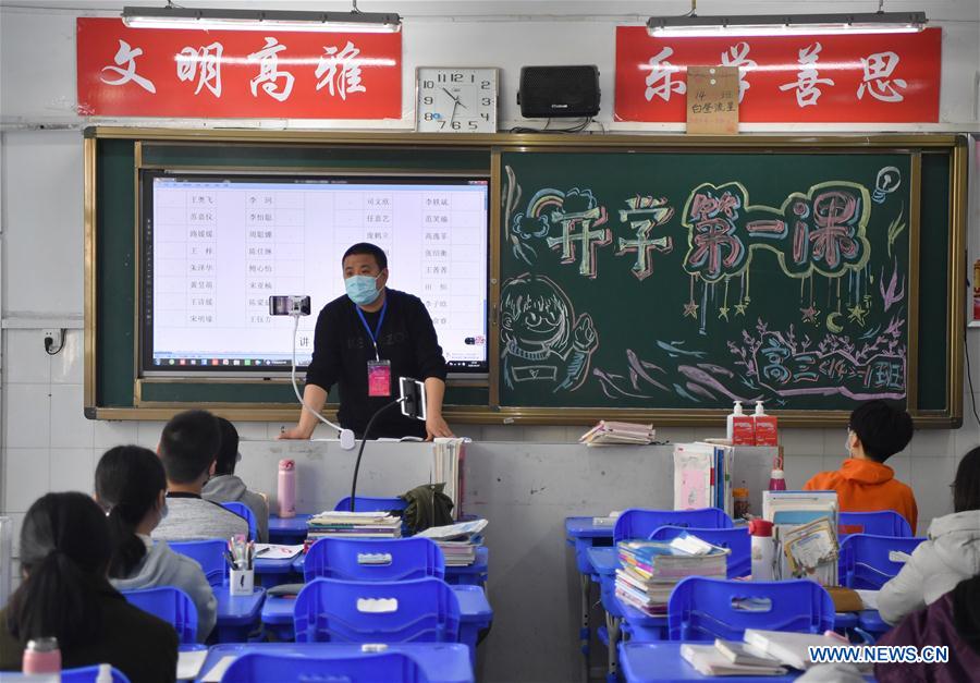 CHINA-HENAN-ZHENGZHOU-ESTUDIANTES DE PREPARATORIA-REGRESO A LA ESCUELA