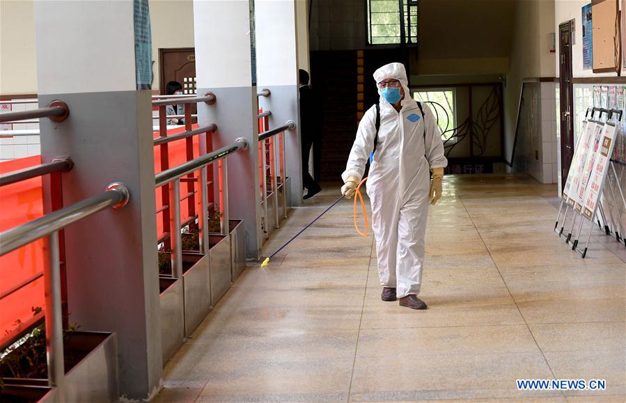 CHINA-HENAN-ZHENGZHOU-ESTUDIANTES DE PREPARATORIA-REGRESO A LA ESCUELA