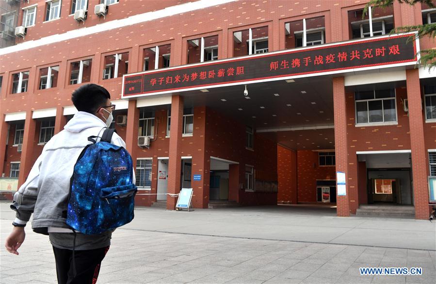 CHINA-HENAN-ZHENGZHOU-ESTUDIANTES DE PREPARATORIA-REGRESO A LA ESCUELA