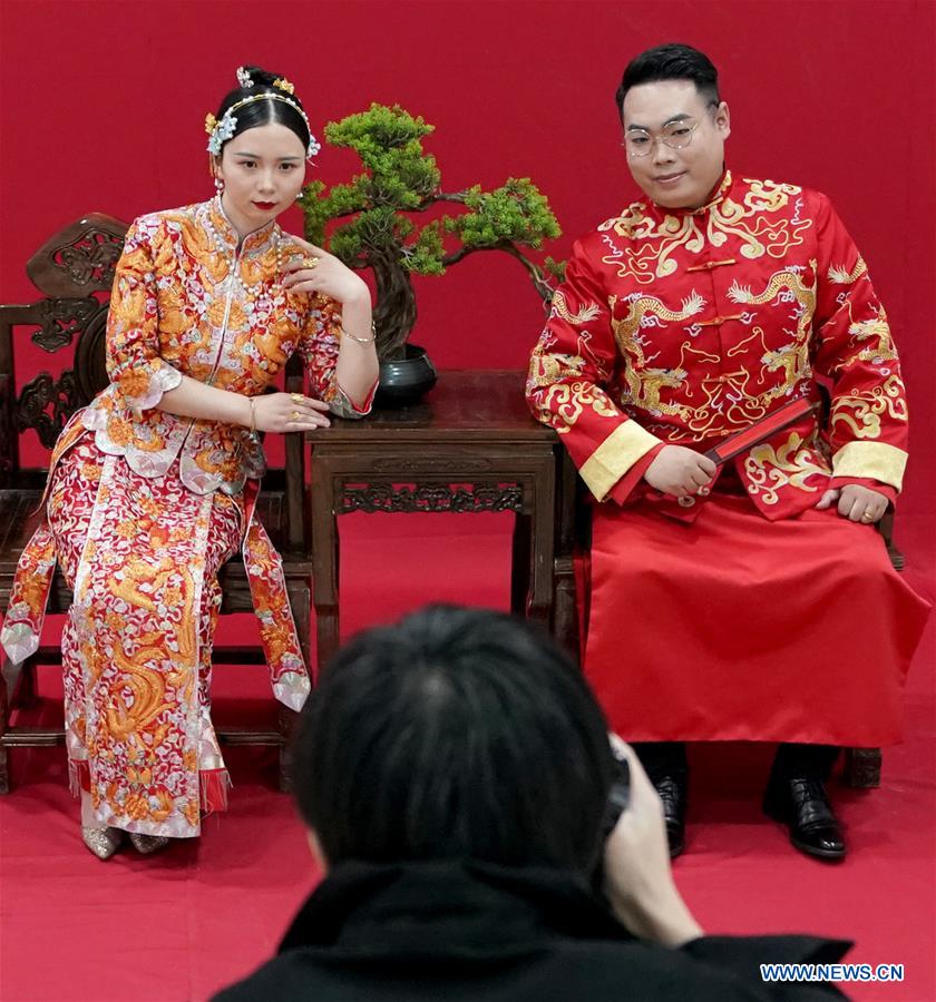 CHINA-HUBEI-WUHAN-MATRIMONIOS-REANUDACION