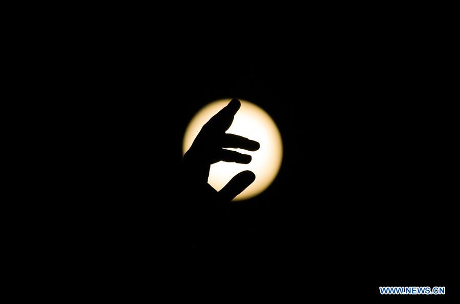 AUSTRALIA-SIDNEY-LUNA LLENA