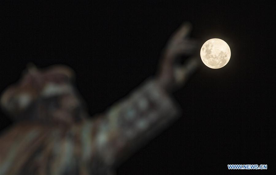 AUSTRALIA-SIDNEY-LUNA LLENA