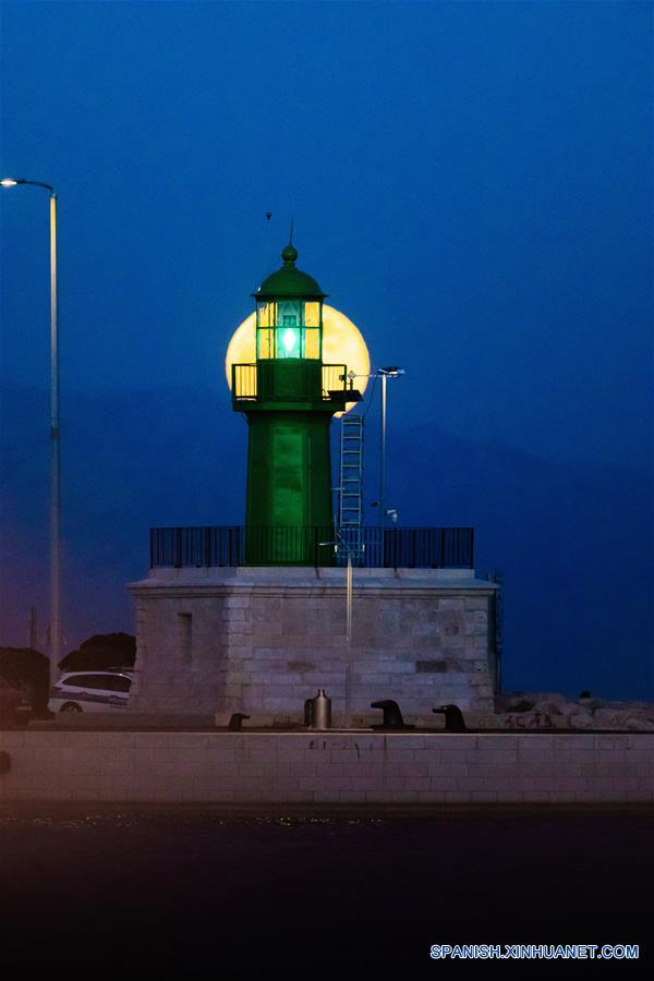 CROACIA-SPLIT-LUNA LLENA