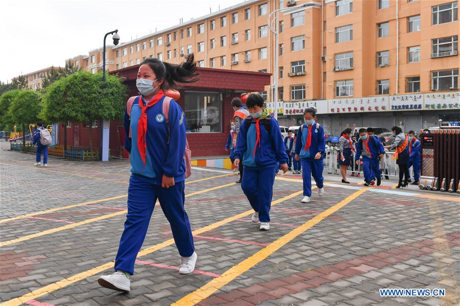 CHINA-MONGOLIA INTERIOR-HOHHOT-ESTUDIANTES-REGRESO A LA ESCUELA