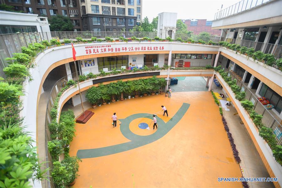 CHINA-HUNAN-CHANGSHA-JARDIN DE NI&Ntilde;OS