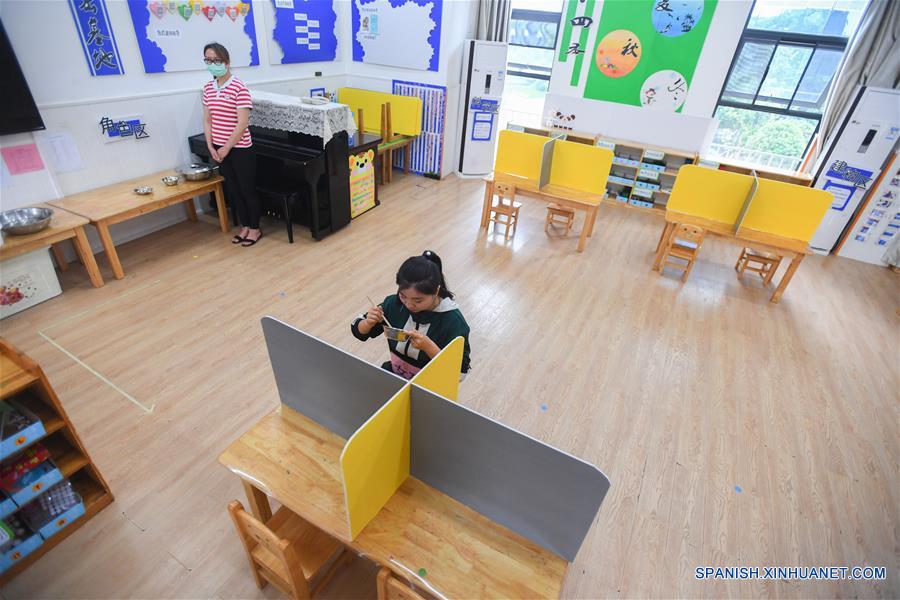 CHINA-HUNAN-CHANGSHA-JARDIN DE NI&Ntilde;OS