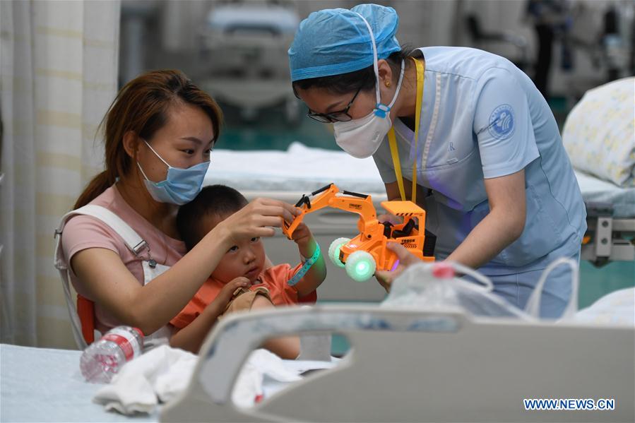 CHINA-ZHEJIANG-HANGZHOU-HOSPITAL INFANTIL-ENFERMERAS