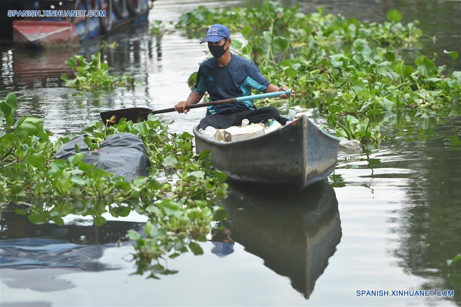 TAILANDIA-BANGKOK-CANAL-RECOLECTOR DE BASURA