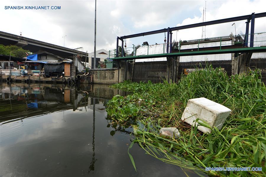 TAILANDIA-BANGKOK-CANAL-RECOLECTOR DE BASURA