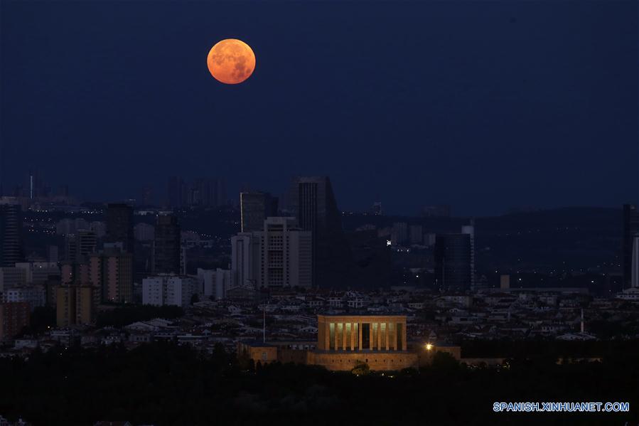 TURQUIA-ANKARA-LUNA LLENA