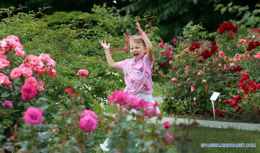 BIELORRUSIA-MINSK-FLORES