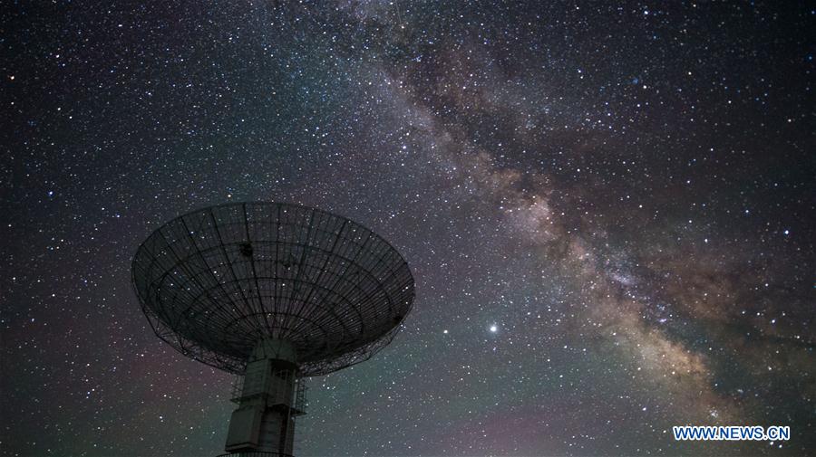 CHINA-MONGOLIA INTERIOR-NOCHE ESTRELLADA-COMETA-NEOWISE