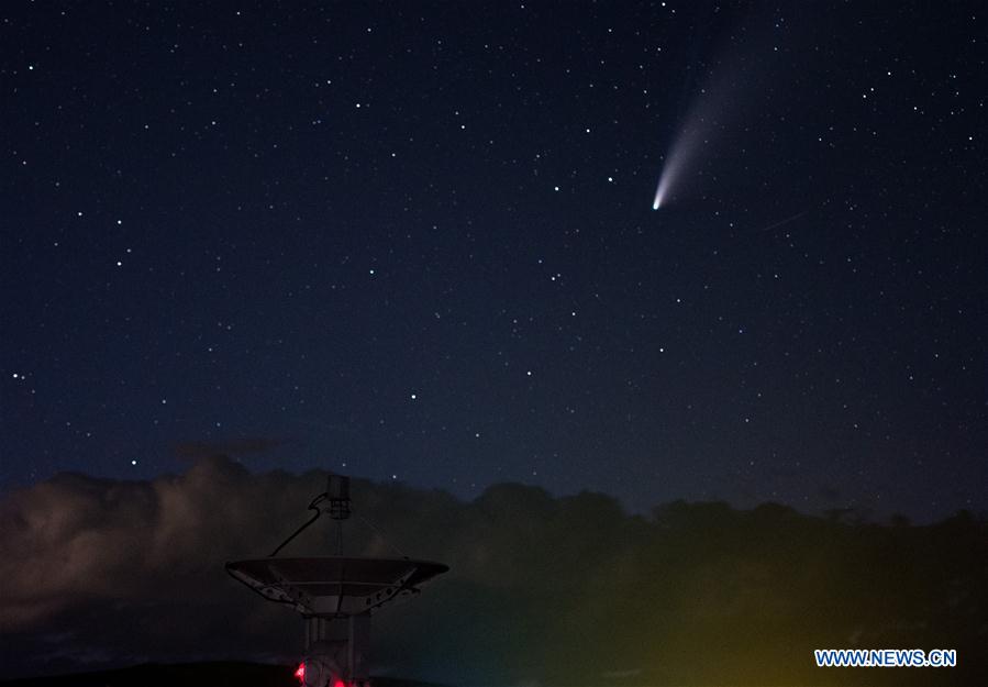 CHINA-MONGOLIA INTERIOR-NOCHE ESTRELLADA-COMETA-NEOWISE