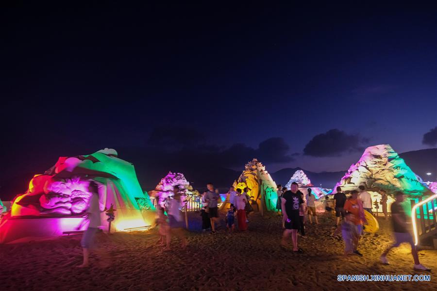 CHINA-ZHEJIANG-ZHOUSHAN-PLAYA-TURISMO
