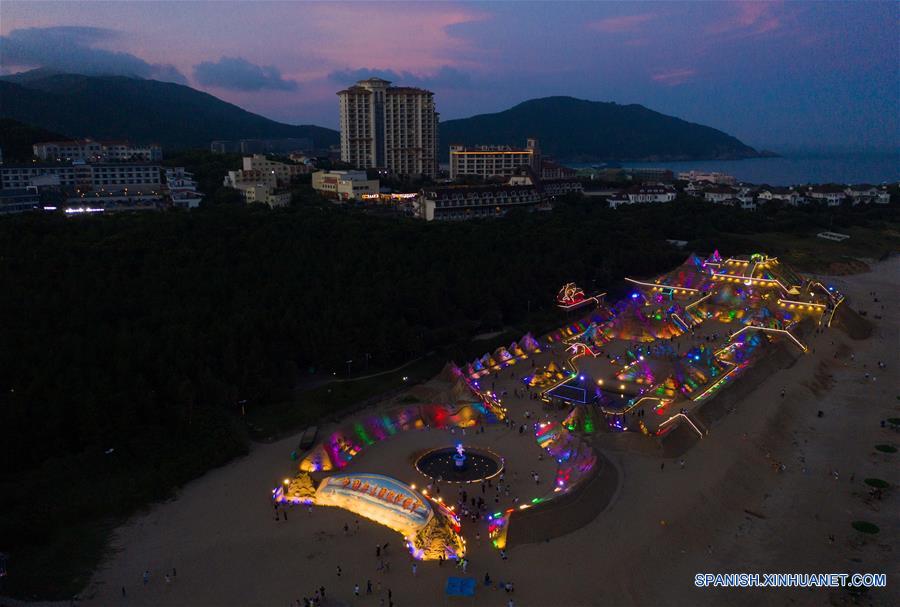 CHINA-ZHEJIANG-ZHOUSHAN-PLAYA-TURISMO