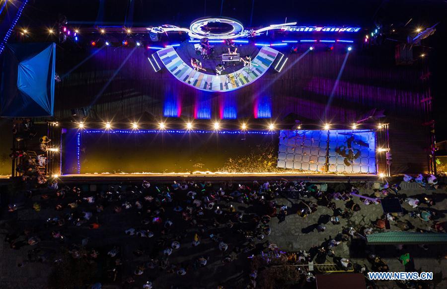 CHINA-ZHEJIANG-HANGZHOU-ANTIGUO POBLADO DE TANGQI-ECONOMIA NOCTURNA