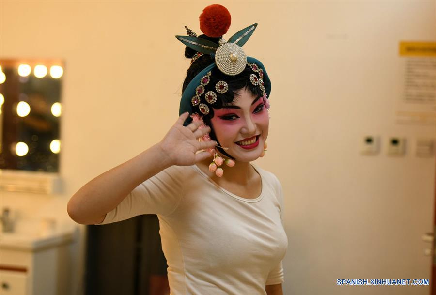 CHINA-HEBEI-SHIJIAZHUANG-TEATRO-ACTUACION