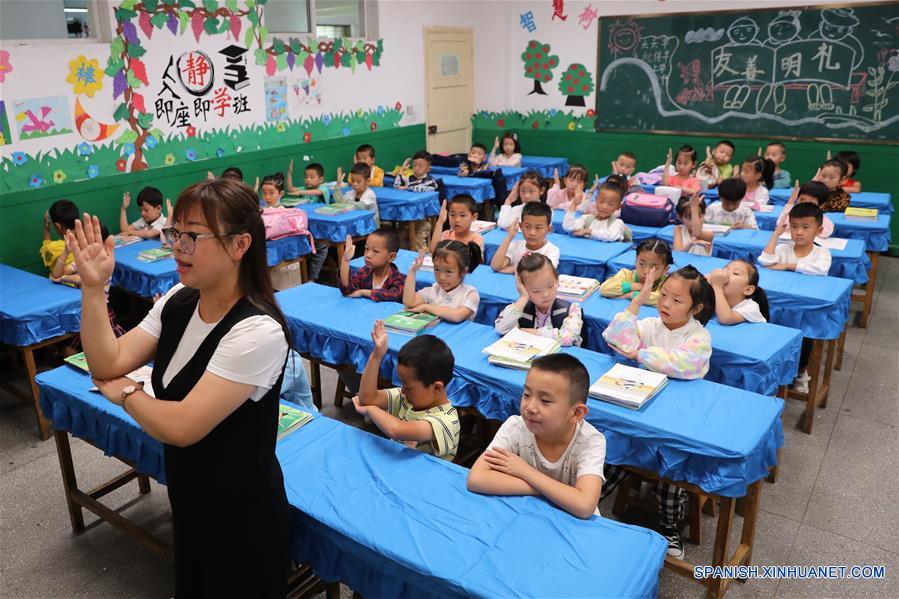 CHINA-GANSU-LONGNAN-ESCUELA PRIMARIA-INICIO