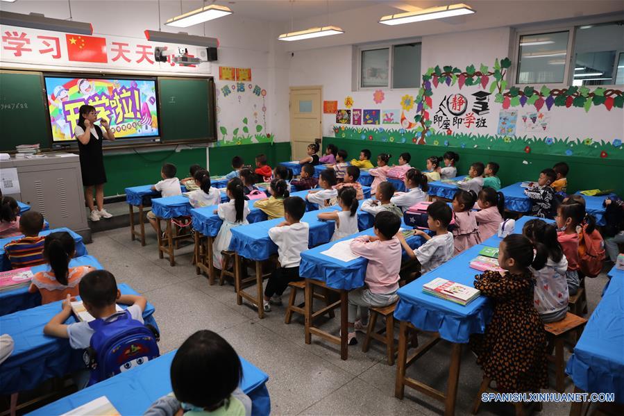 CHINA-GANSU-LONGNAN-ESCUELA PRIMARIA-INICIO