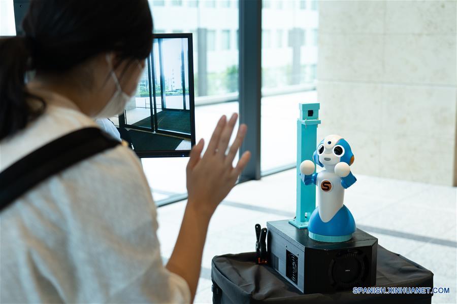 JAPON-TOKIO-COVID-19-VIDA COTIDIANA-ROBOT