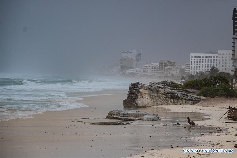 México Imágenes de playa en Cancún durante la llegada de la tormenta