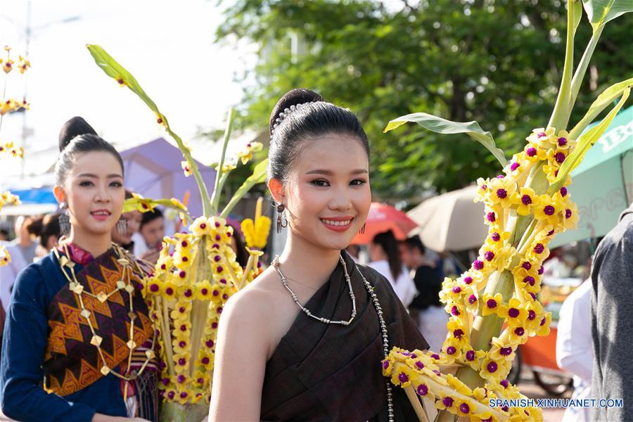 LAOS-VIENTIAN-FESTIVAL THAT LUANG